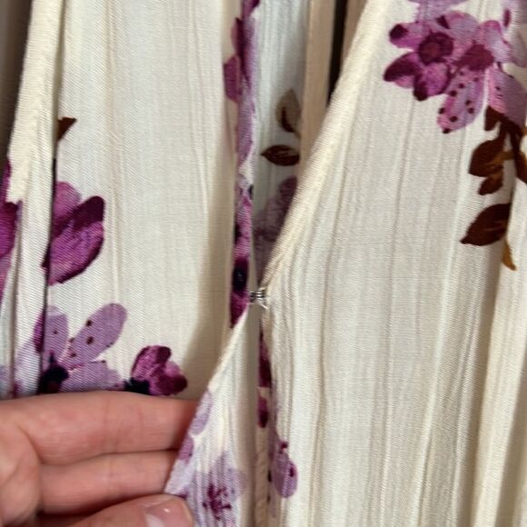 3 for $30! American Eagle floral romper. Size xs. - Picture 6 of 10